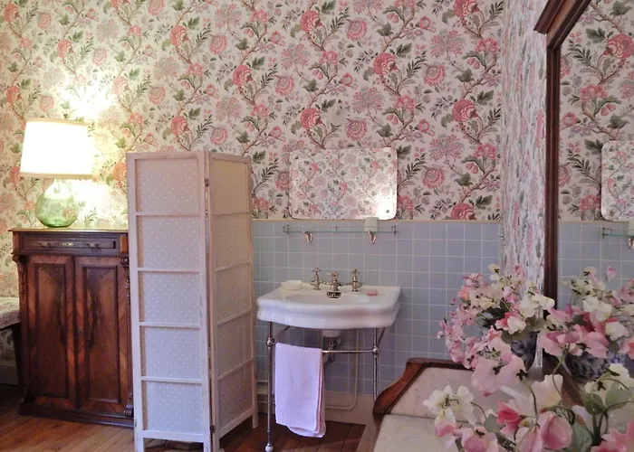 Mansion In With Pool And Garden Vecoux